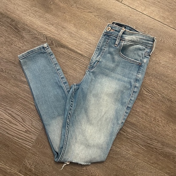 Hollister High Rise Super Skinny Jeans - Picture 2 of 9